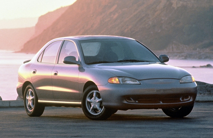 Седан Hyundai Elantra второго поколения, 1995-2000