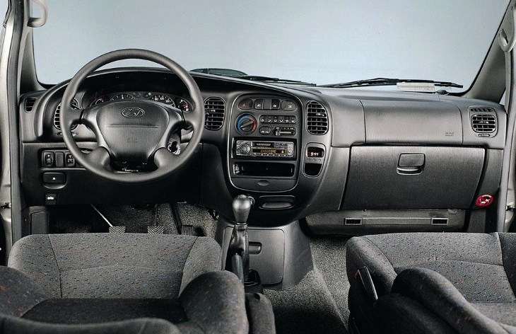 Интерьер фургона Hyundai H-1 первого поколения