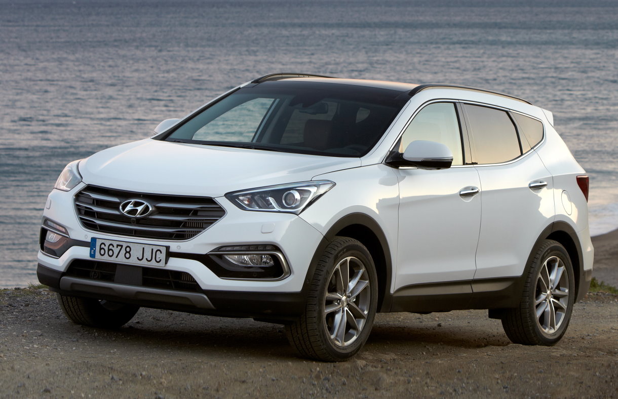 Кроссовер Hyundai Santa Fe третьего поколения после рестайлинга 2015 года