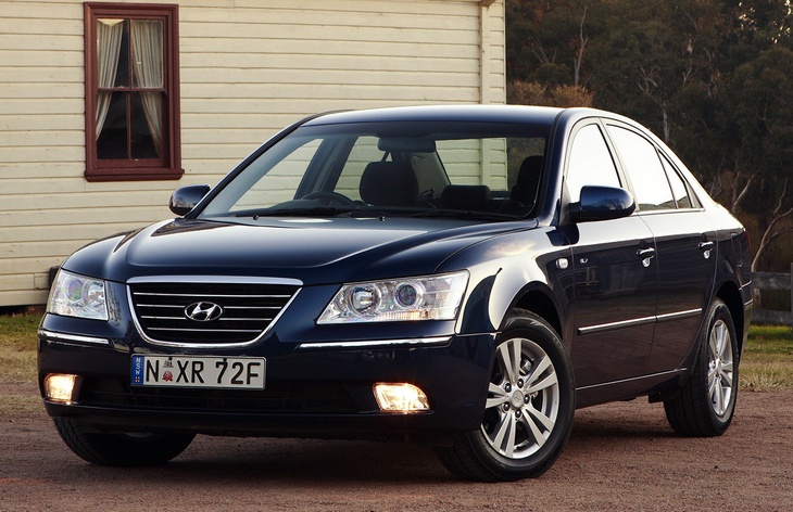 Седан Hyundai Sonata пятого поколения после рестайлинга