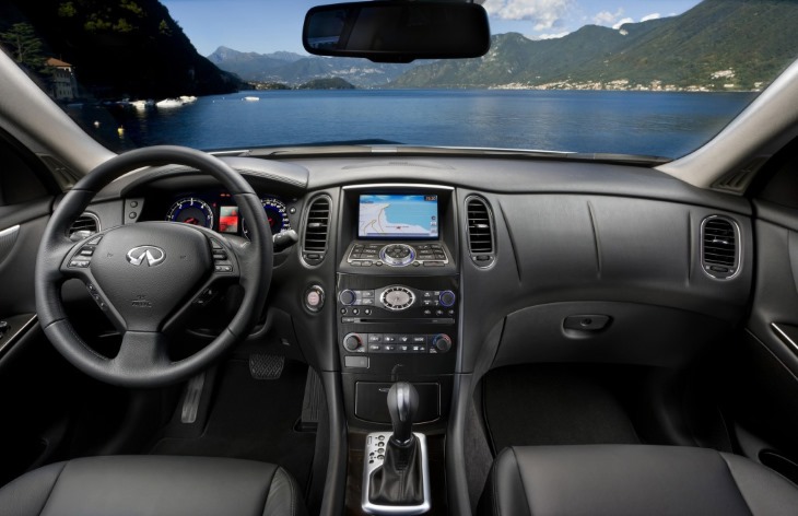 Интерьер кроссовера Infiniti EX, 2007-2013