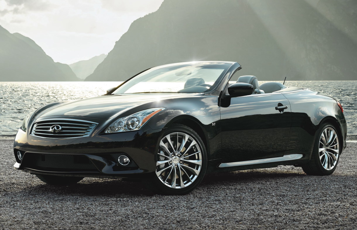Купе Infiniti Q60 первого поколения
