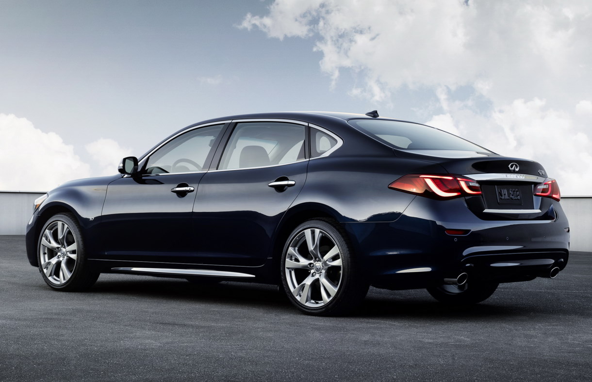 Удлинённый седан Infiniti Q70L