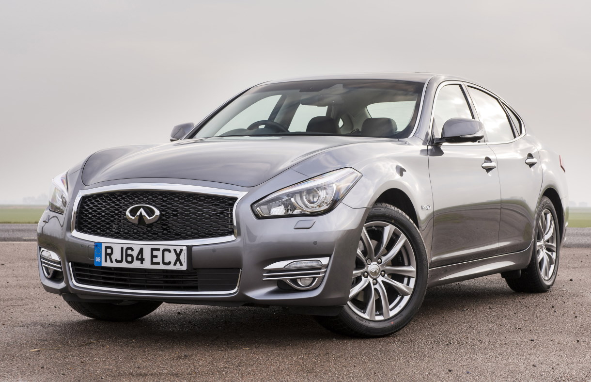 Седан Infiniti Q70 после рестайлинга