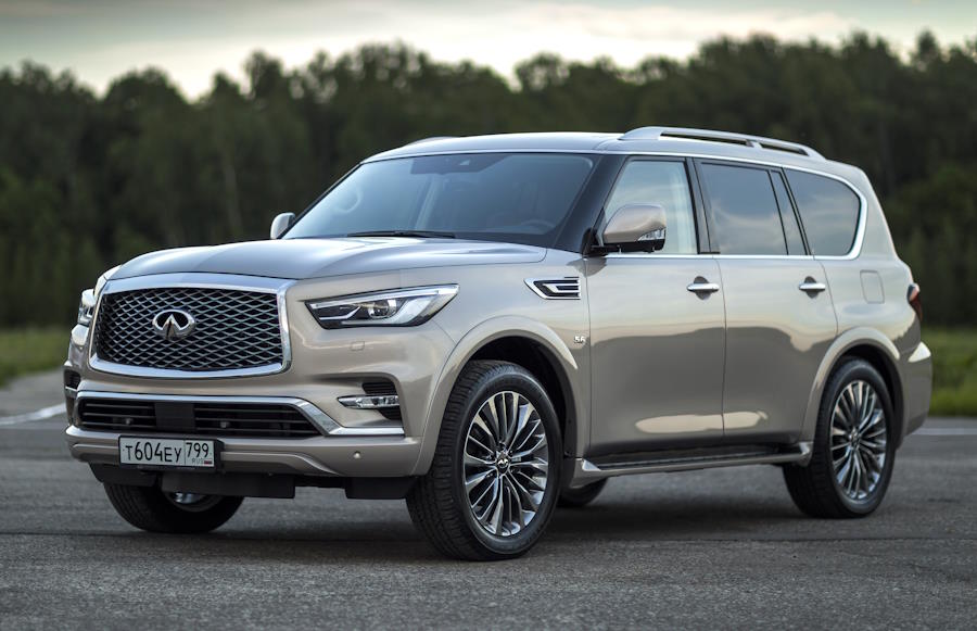 Внедорожник Infiniti QX80 первого поколения после рестайлинга 2017 года