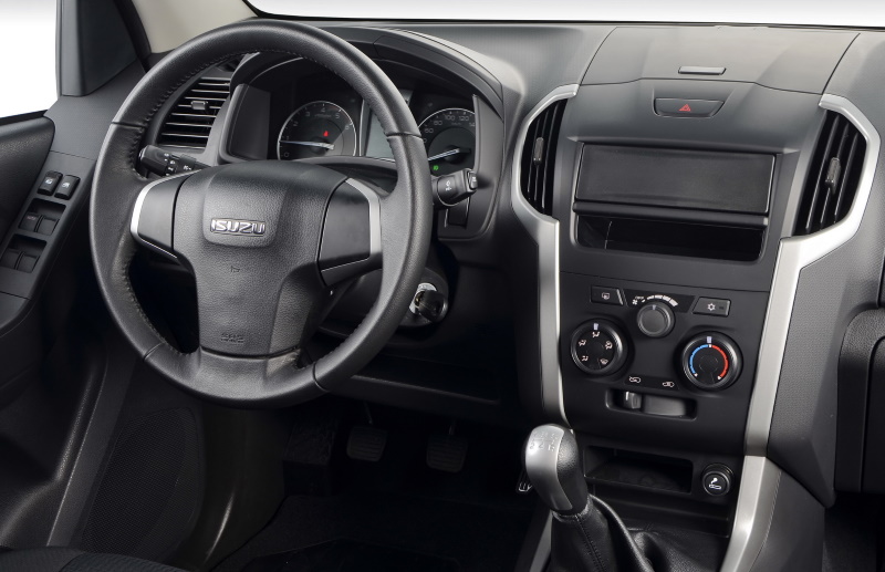 Салон пикапа Isuzu D-Max второго поколения