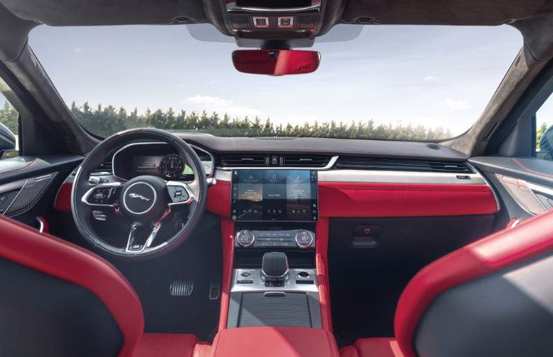 �������� ���������� Jaguar F-Pace