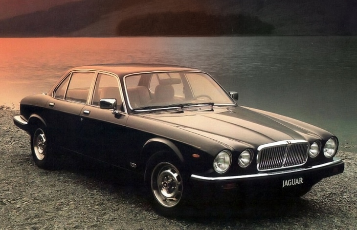 Седан Jaguar XJ первого поколения после рестайлинга 1979 года