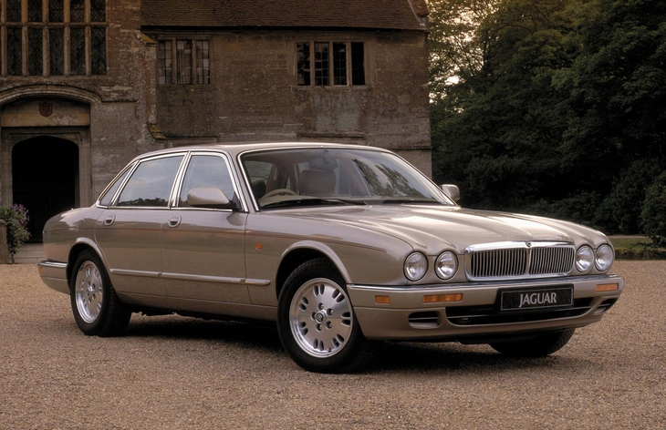 Седан Jaguar XJ второго поколения после рестайлинга 1994 года