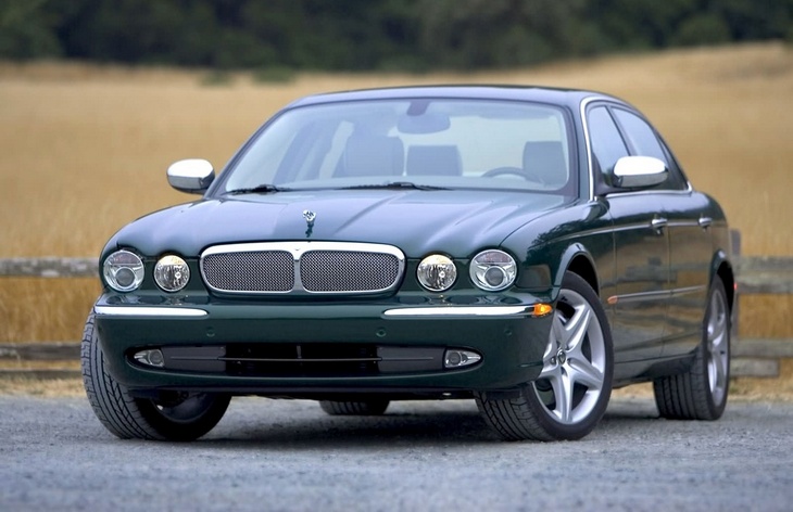 Седан Jaguar XJ третьего поколения