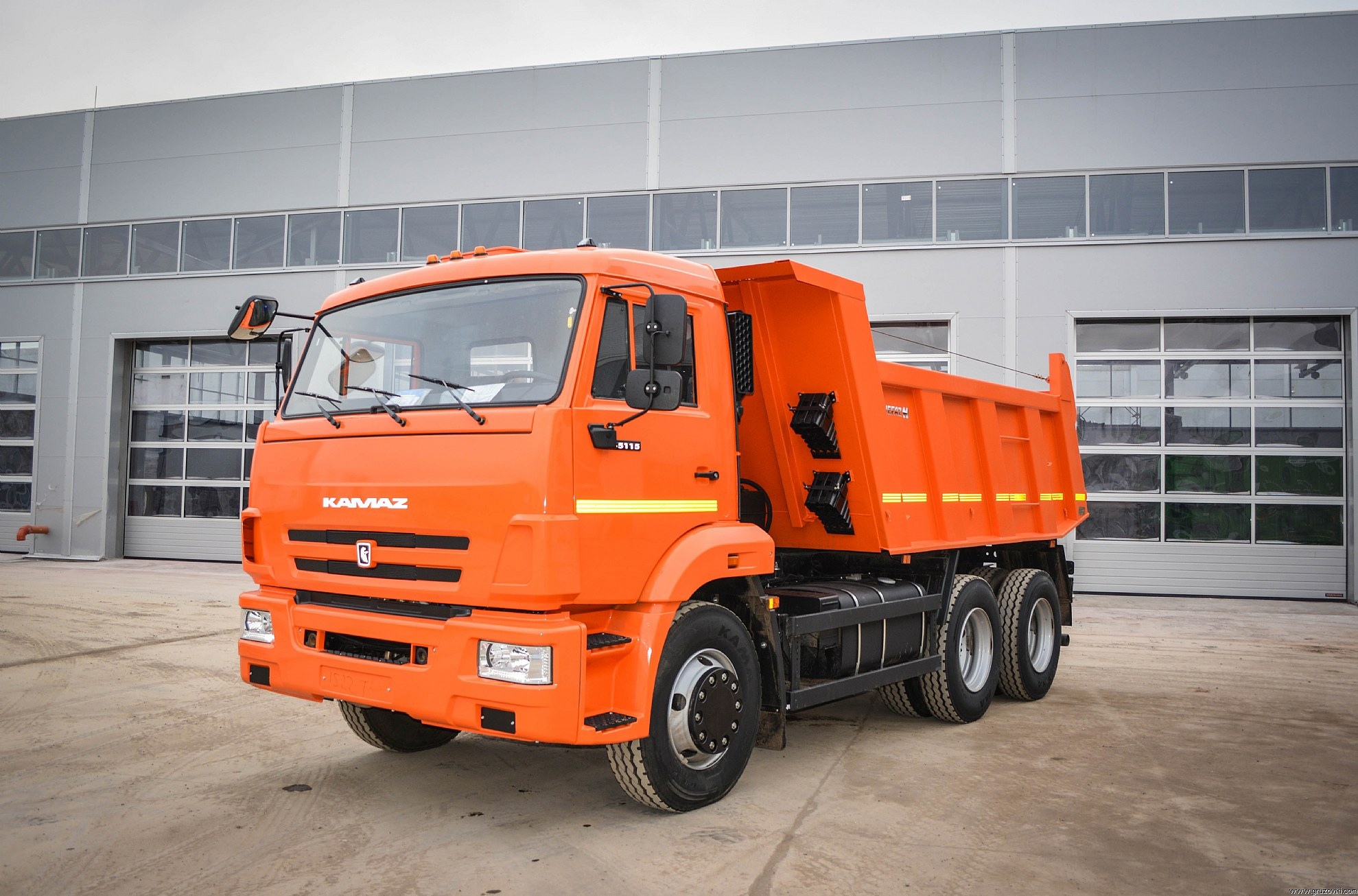 Грузовой автомобиль КамАЗ-65111