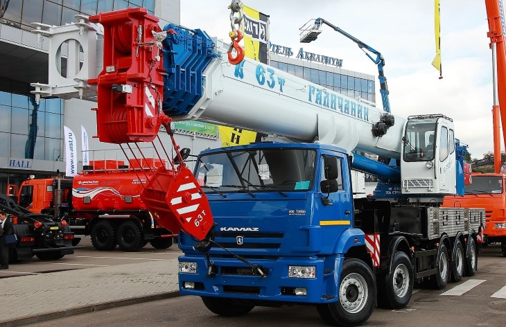 Крановое шасси КамАЗ-7330