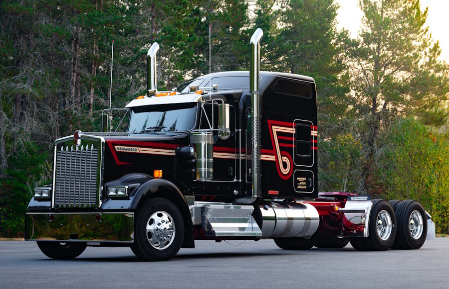 Тягач Kenworth W900
