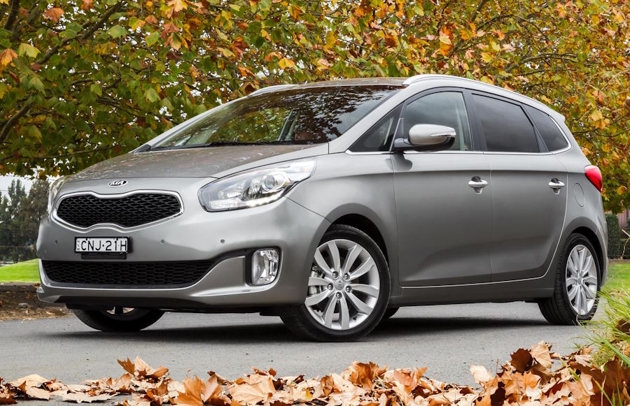 Минивэн Kia Rondo второго поколения