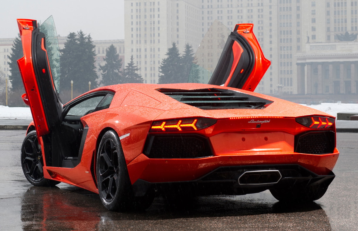 Купе Lamborghini Aventador