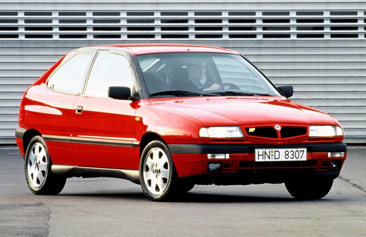 Трехдверный хэтчбек Lancia Delta HPE второго поколения, 1995–1999