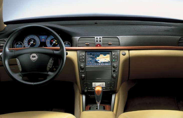 Интерьер седана Lancia Thesis, 2002-2009