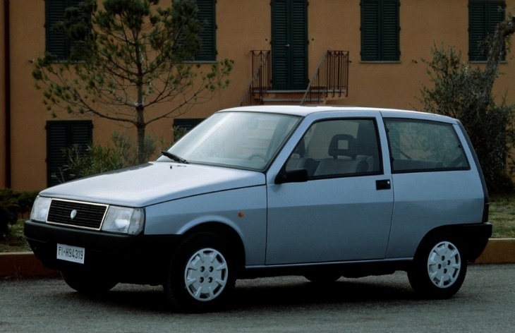 Хэтчбек Lancia Y10