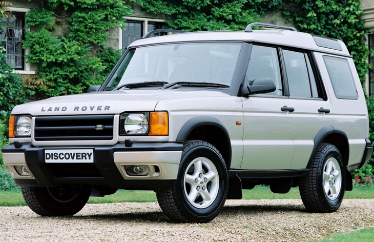 Пятидверный внедорожник Land Rover Discovery первого поколения второй серии