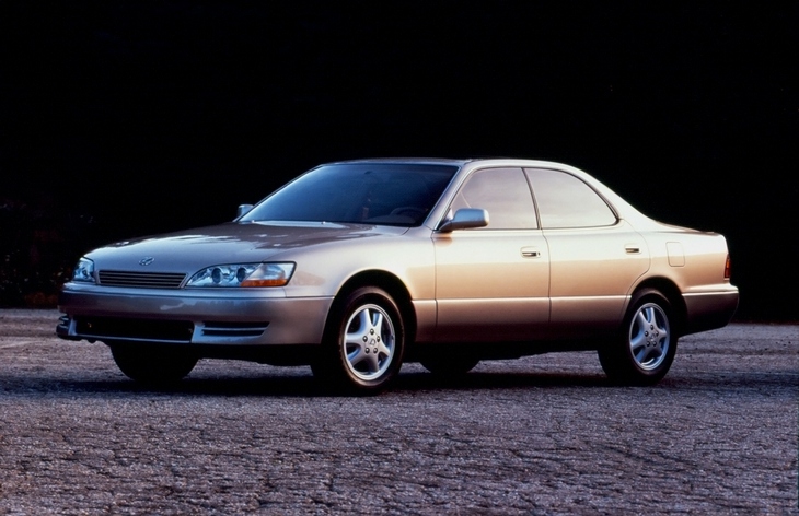 Седан Lexus ES 300 второго поколения (XV10), 1991-1996