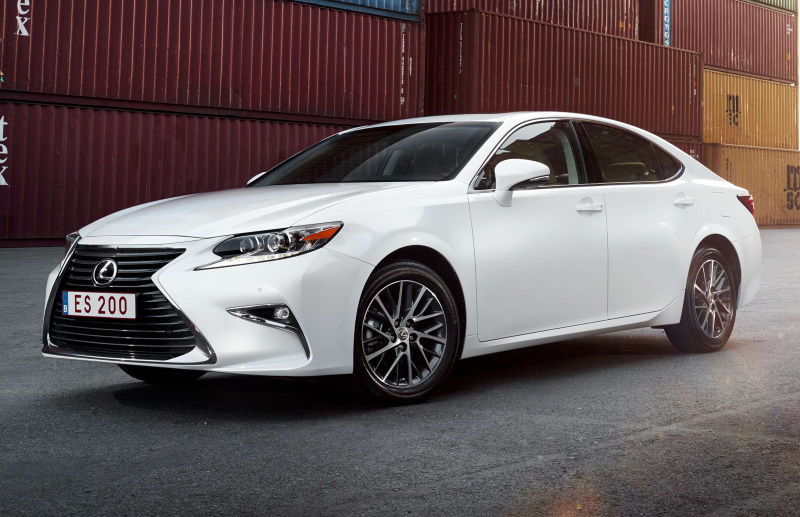 Седан Lexus ES шестого поколения после рестайлинга 2015 года