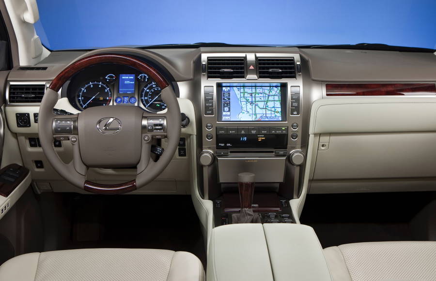 Салон внедорожника Lexus GX 460 второго поколения