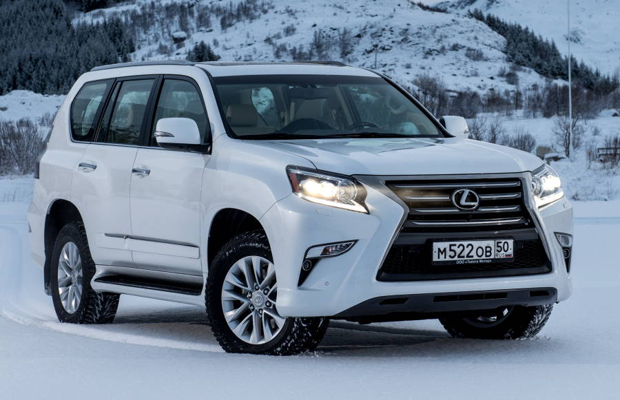 Внедорожник Lexus GX 460 второго поколения после рестайлинга 2013 года