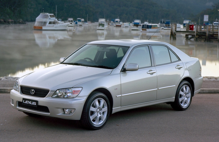 Седан Lexus IS первого поколения, 1998–2005