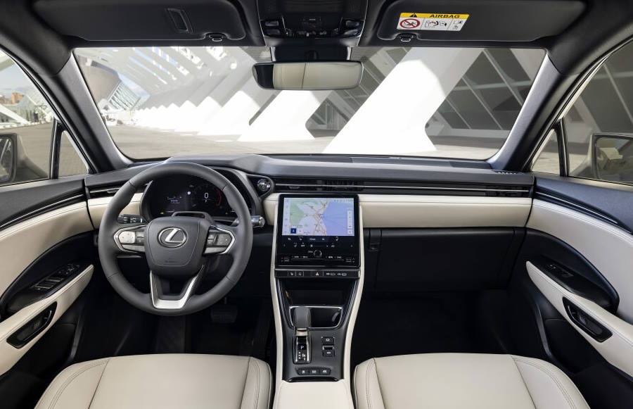 ����� ���������� Lexus LBX