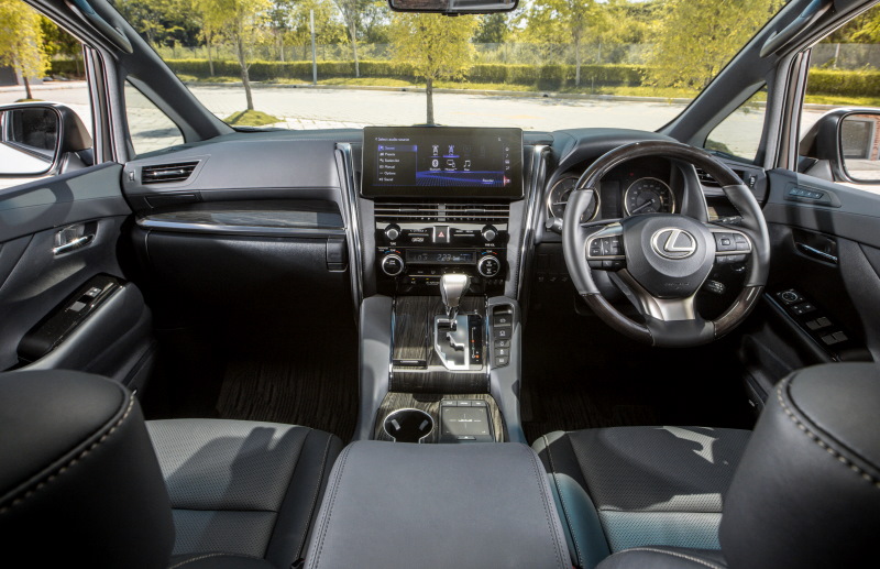 ����� �������� Lexus LM