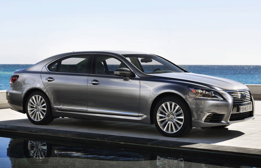 Седан Lexus LS четвёртого поколения после рестайлинга
