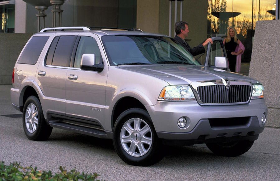 Внедорожник Lincoln Aviator первого поколения