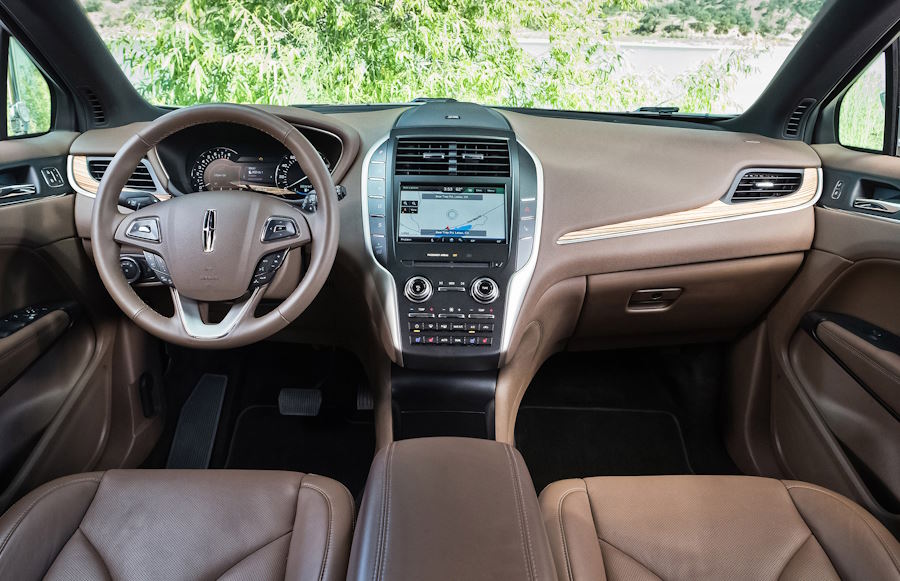 Салон кроссовера Lincoln MKC