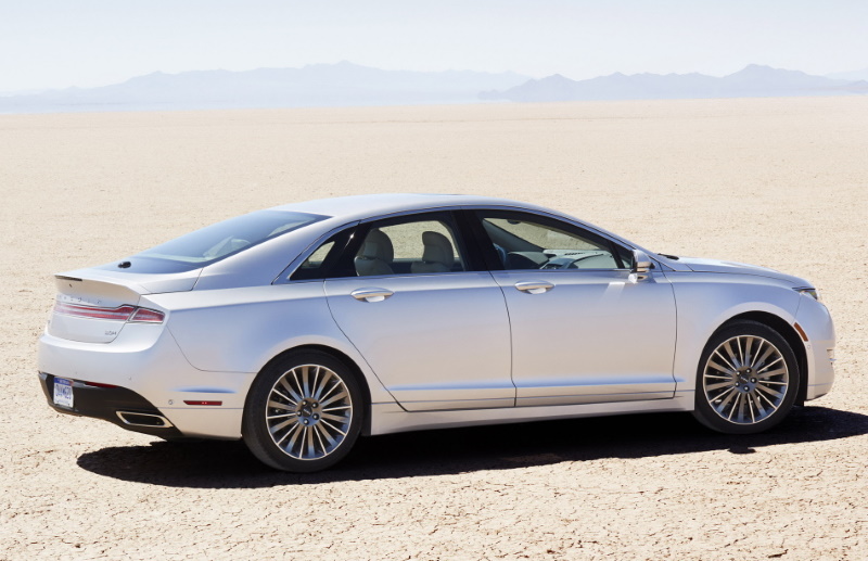 Седан Lincoln MKZ второго поколения