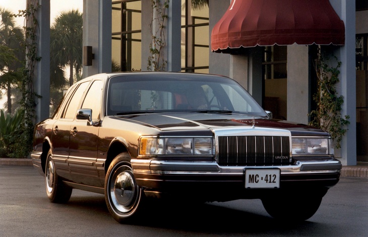 Седан Lincoln Town Car второго поколения, 1989–1995