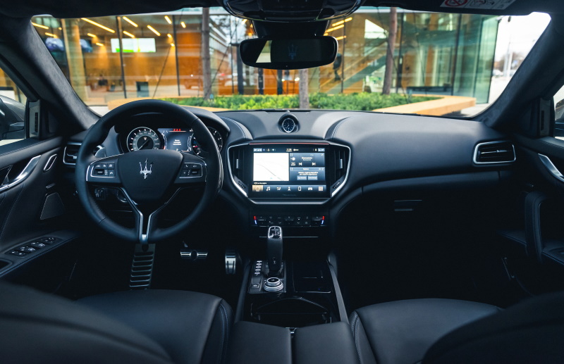 Интерьер седана Maserati Ghibli