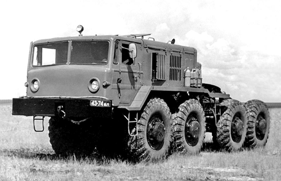 Тягач МАЗ-537