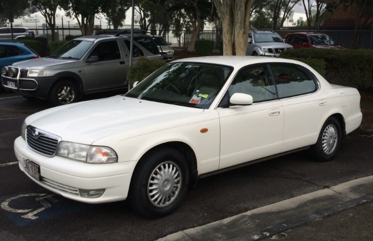 Седан Mazda Sentia второго поколения, 1995-2000
