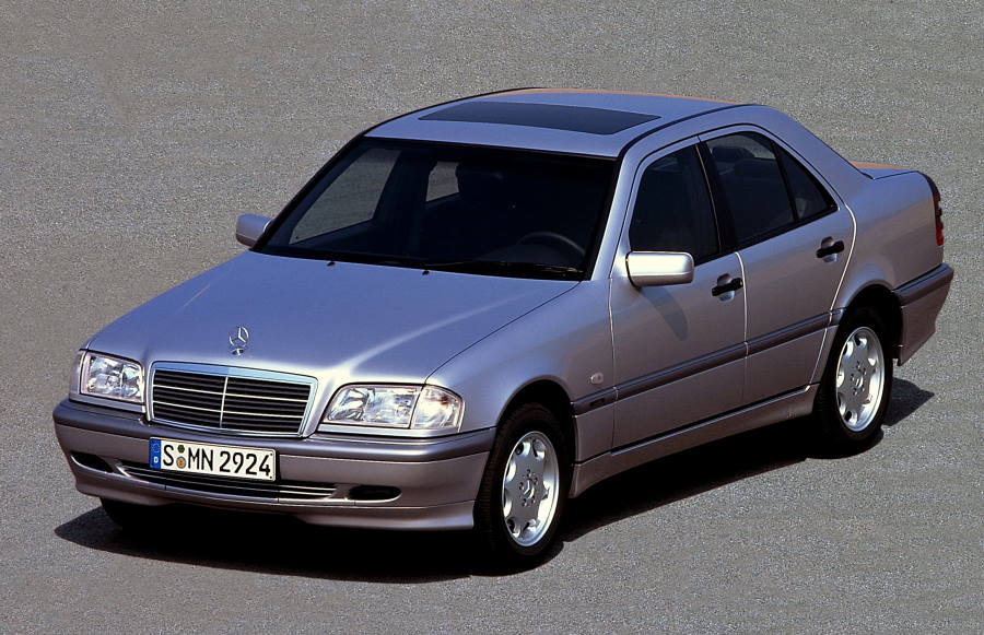 Седан Mercedes-Benz C-класса первого поколения (W202)