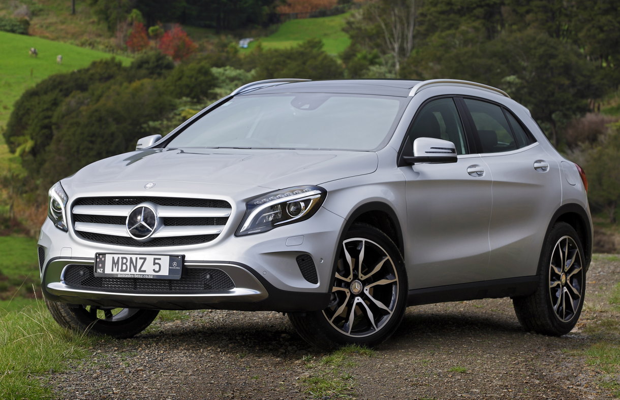 Кроссовер Mercedes-Benz GLA первого поколения