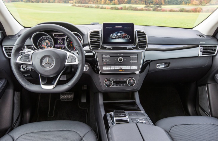 Интерьер кроссовера Mercedes-Benz GLE
