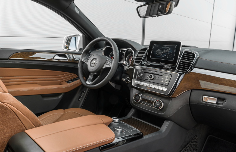 Салон кроссовера Mercedes-Benz GLE Coupe первого поколения