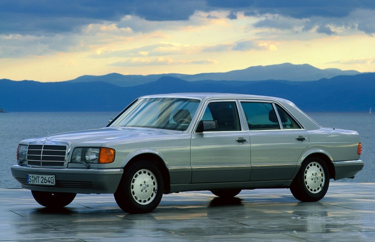 Седан Mercedes-Benz S-класса второго поколения (W126), 1979–1994