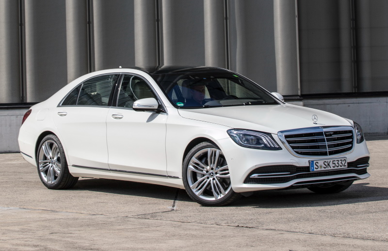 Седан Mercedes-Benz S-класса после рестайлинга 2017 года (W222)