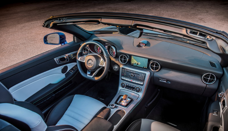 Интерьер родстера Mercedes-Benz SLC