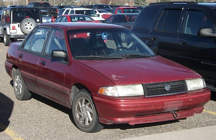Седан Mercury Tracer второго поколения (1991–1996)
