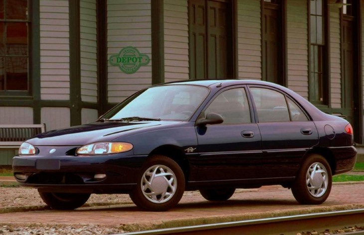 Седан Mercury Tracer третьего поколения (1997–1999)