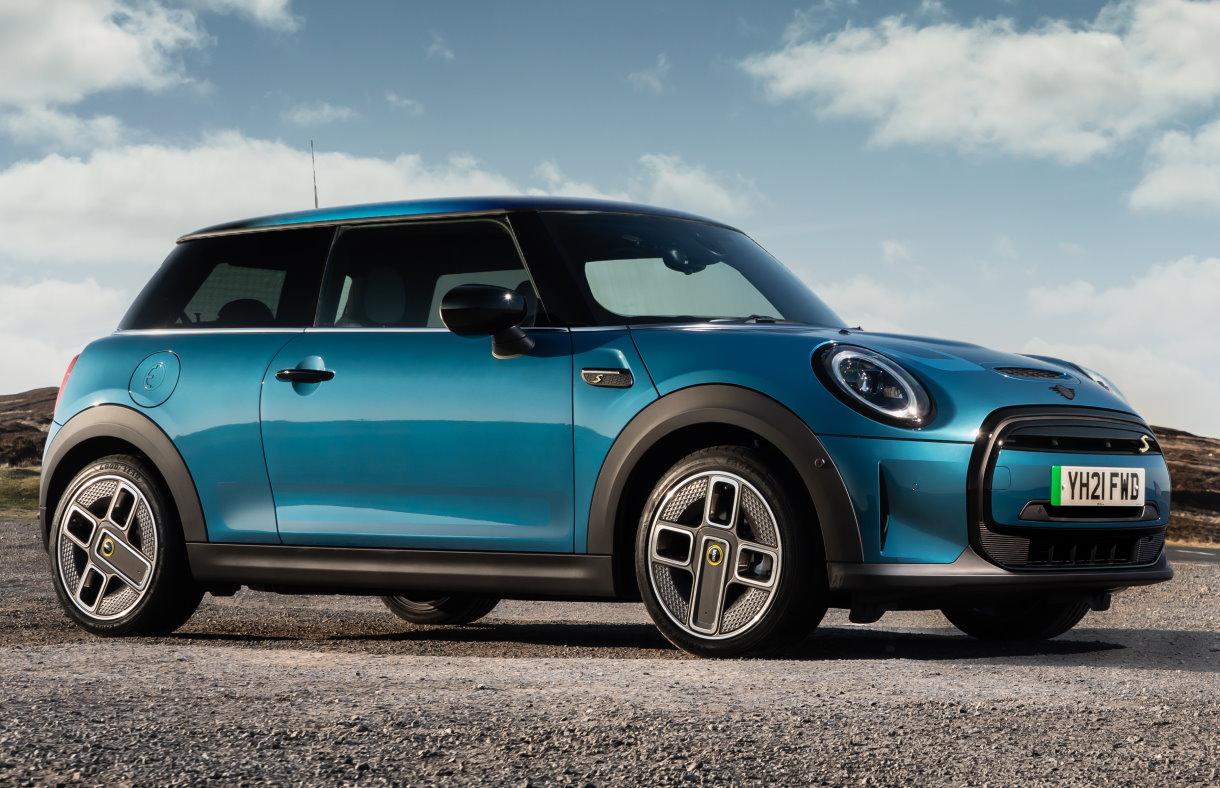 ������� Mini Cooper SE ������� ���������