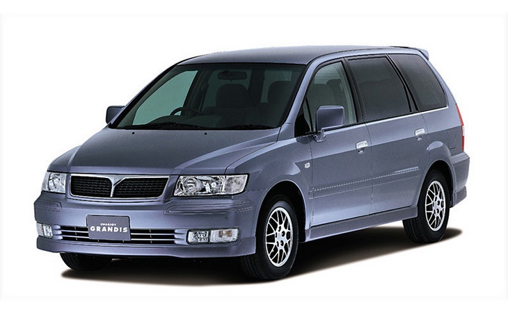 Минивэн Mitsubishi Chariot Grandis третьего поколения, 1997–2003