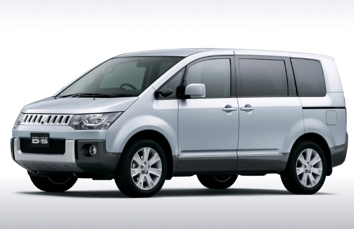Минивэн Mitsubishi Delica